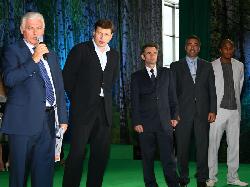 Члены жюри во главе с Председателем жюри Горностаевым А.В. награждают победительниц Конкурса Мисс Стройкомплекс Подмосковья 2008